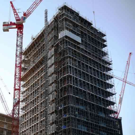 זהירות! כאן בונים