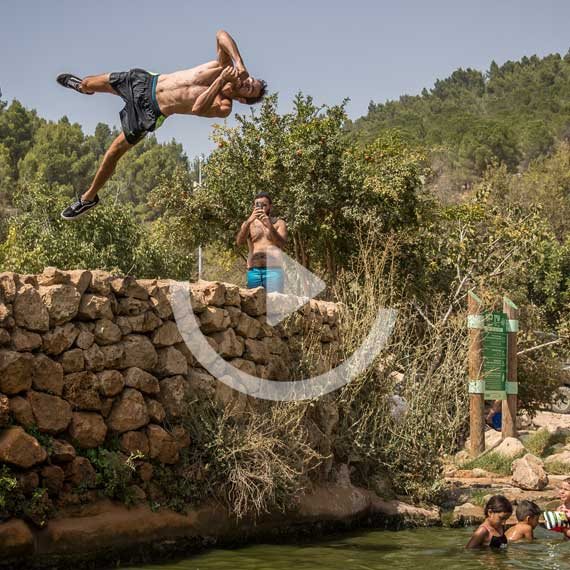 מטיילים בעין לבן, סמוך לירושלים, אתמול