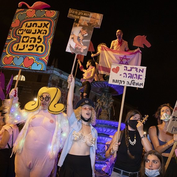 הדמות שושקה בהפגנות המחאה - צילום ארכיון