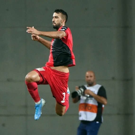 אליאל פרץ במדי חדרה (ארכיון)