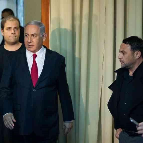 בנימין נתניהו, ולידו: עופר גולן וטופז לוק