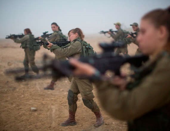 חיילות קרביות (למצולמות אין קשר לכתבה)