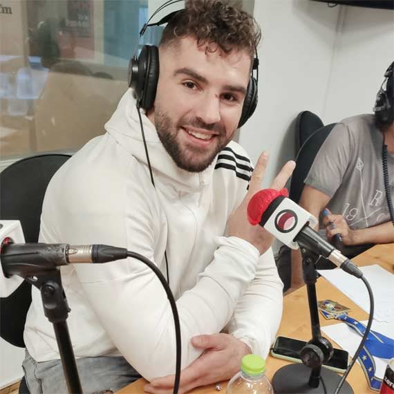 פיטר פלצ'יק באולפן (המדליה אצל הרון, בדקנו)