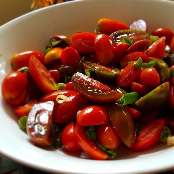 מתכון לסלט עגבניות שרי