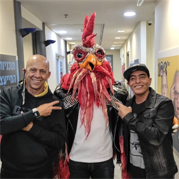 התרנגול מ'הזמר במסכה'