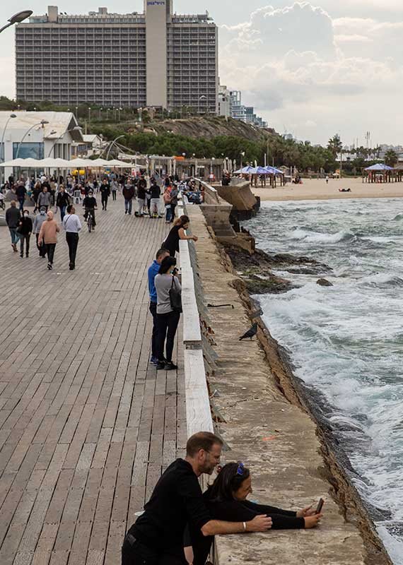 חוף בתל אביב, השבוע