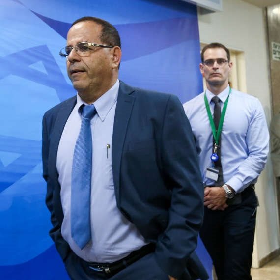 השר לשעבר איוב קרא