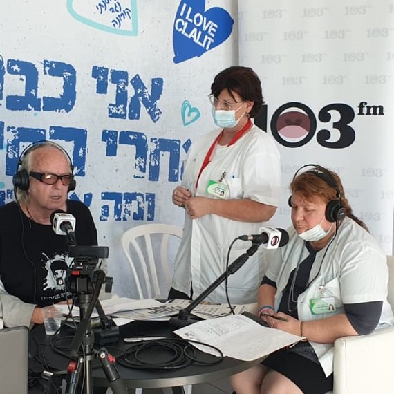 נתן זהבי מתחסן בשידור חי