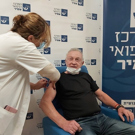 כדורגלן מכבי לשעבר צבי רוזן והחיסון, היום