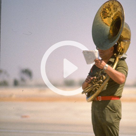 נגן טרומבון בתזמורת צה"ל במסגרת טקס בחיל האוויר, 1984