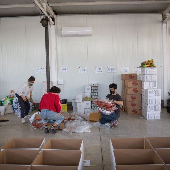 תרומת סלי מזון (אילוסטריה, למצולמים אין קשר לכתבה)