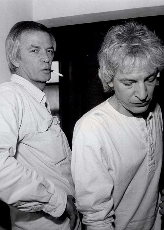 אריק איינשטיין (משמאל) ושלום חנוך, 1985