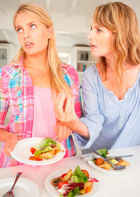 הגבול בין יחסי אם-בת לחברות