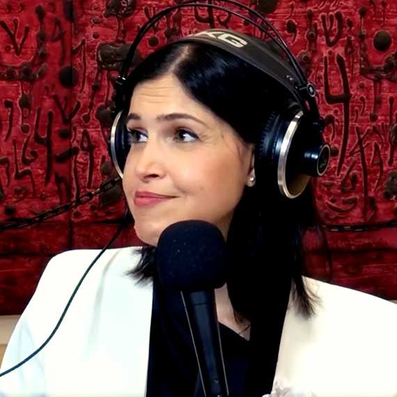 "אפשר סמלים בלי כתבי אישום?" חברת הכנסת אלהרר בעמדת השידור של 103fm