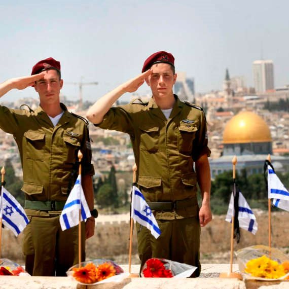 יום הזיכרון. למצולמים אין קשר לכתבה