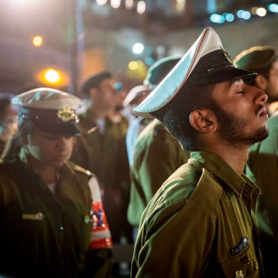 יום הזיכרון. למצולמים אין קשר לכתבה.