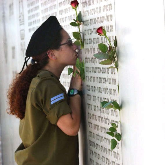 יום הזיכרון. למצולמים אין קשר לכתבה