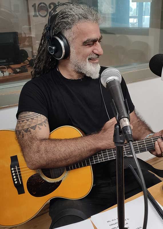 מוש בן ארי באולפן של דידי