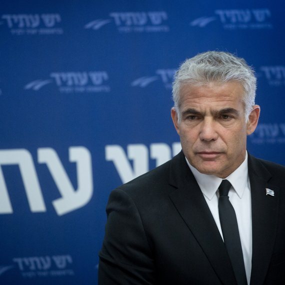 האם יאיר לפיד היה צריך להשמיע קול בזמן המהומות האלימות?