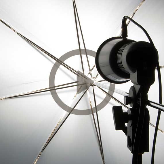 'כיבוי אורות', בעריכת דלית עופר