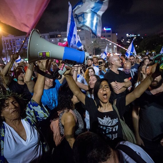 למצולם אין קשר לנאמר - החגיגות בכיכר רבין