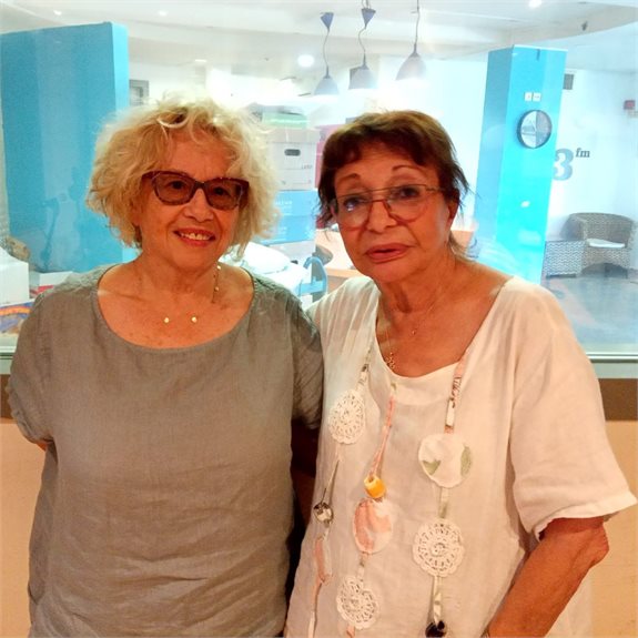 רבקה מיכאלי וחוה אלברשטיין