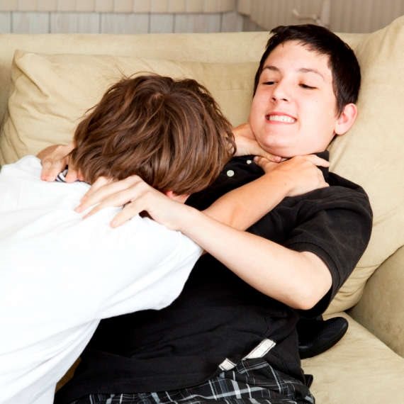 מפסיקים עם המכות