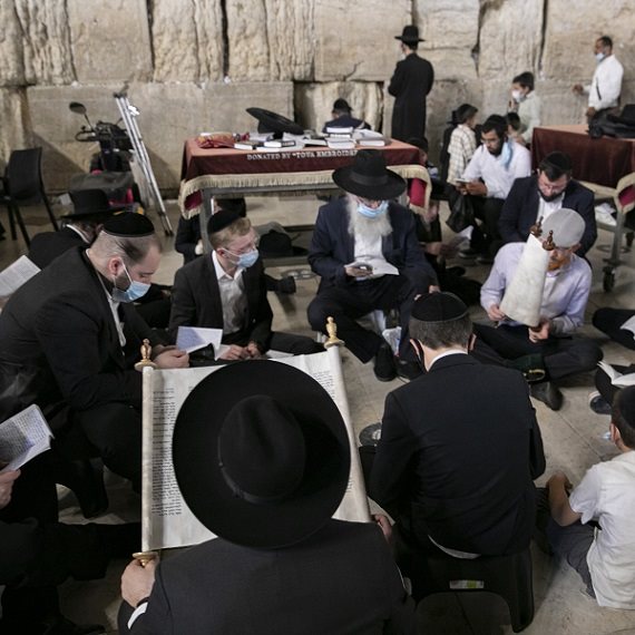 הכותל בתפילות ט' באב