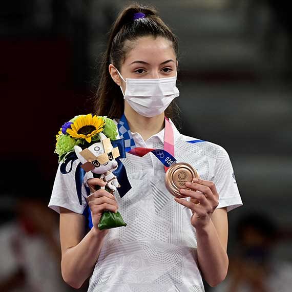 אבישג סמברג, ושר הספורט, חילי טרופר