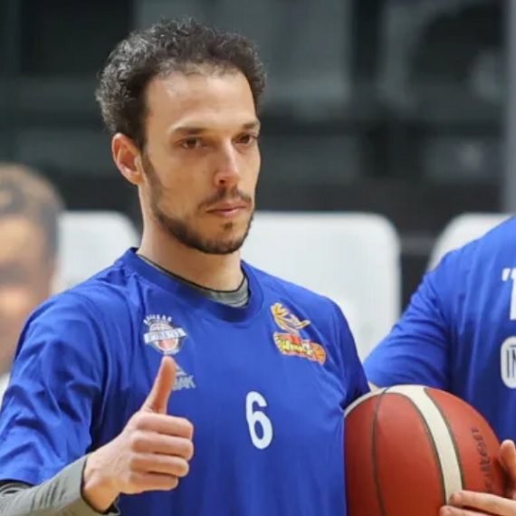 ניצן חנוכי הודיע על פרישתו ממגרש הכדורסל