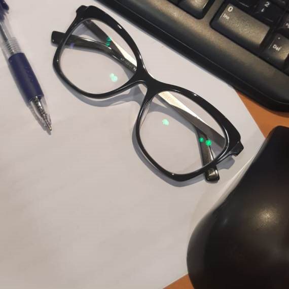 באשמת המשקפיים?