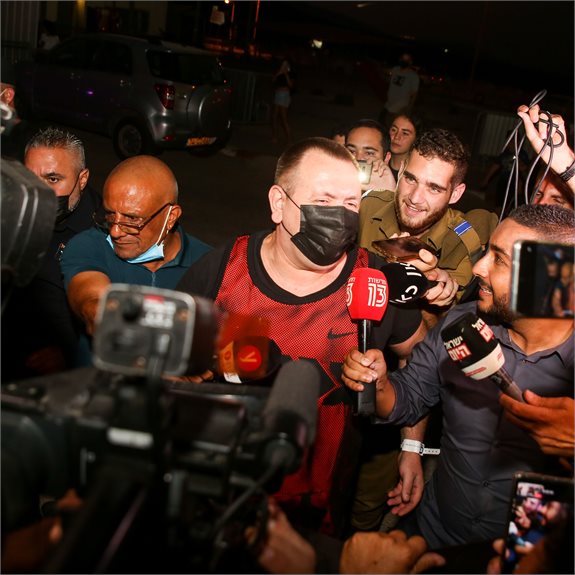 רומן זדורוב יוצא לחופשי