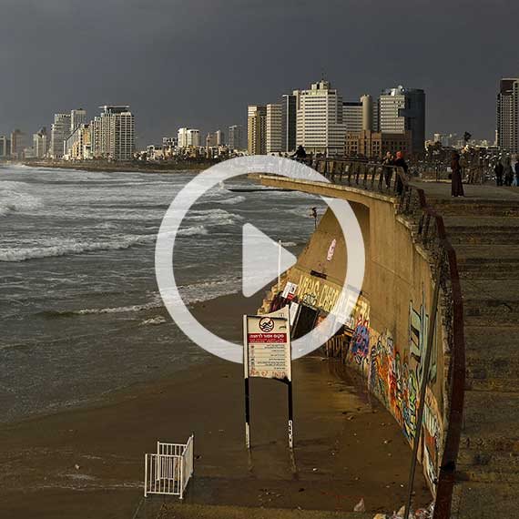 תל אביב, אפריל