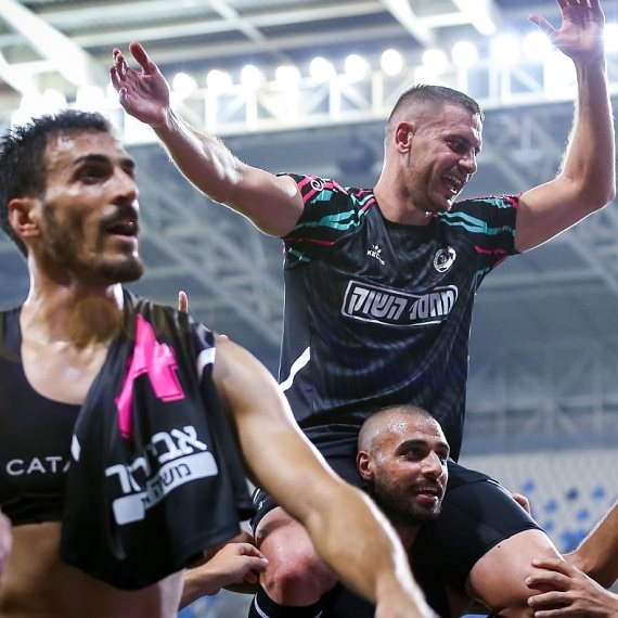 הפועל באר שבע חוגגת ניצחון, אמש (א')