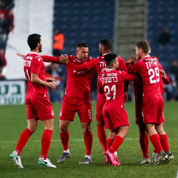 שחקני הפועל תל אביב - צילום ארכיון