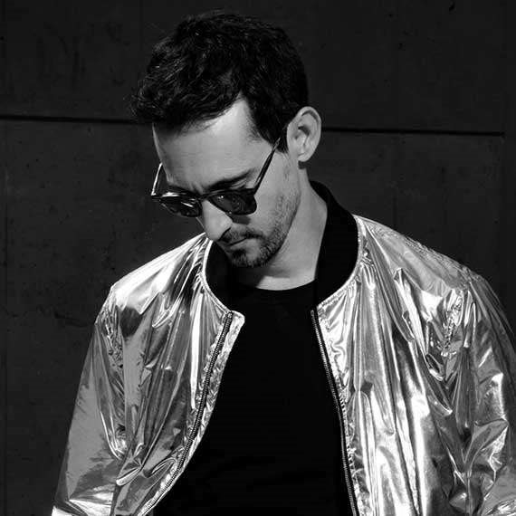 "פתחנו מלגה לגיטריסטים - שימשיכו את דרכו של ג'ון"