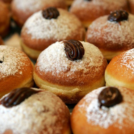 חנוכה בפתח, יחזקאל הבגדדי במתח