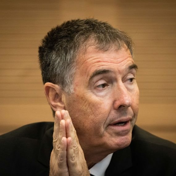 "עולים חוקים שנועדו לנגח"