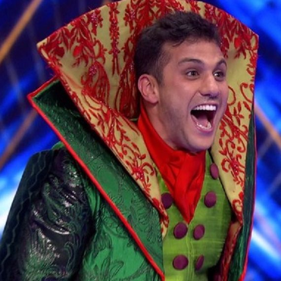 קווין רובין הוא הזמר במסכה