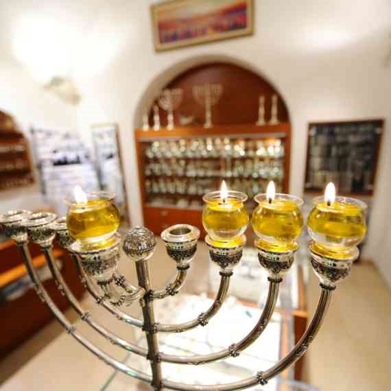 אור גדול מאיר הכל