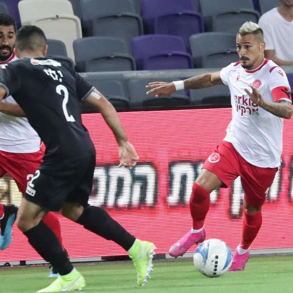 האדומים נגד מאור בוזגלו