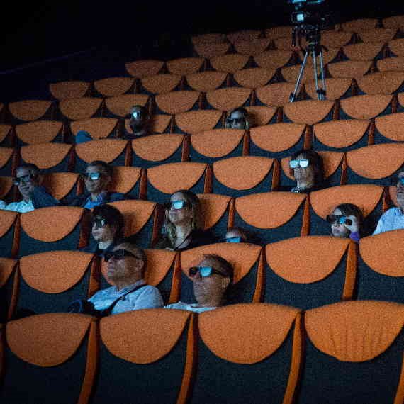 המשפחה מאחורי אימפריית האופנה